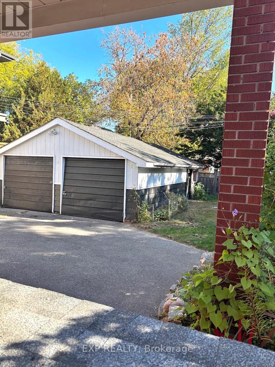527 Laderoute Avenue, Ottawa, Ontario  K1Z 5V9 - Photo 6 - X12415152