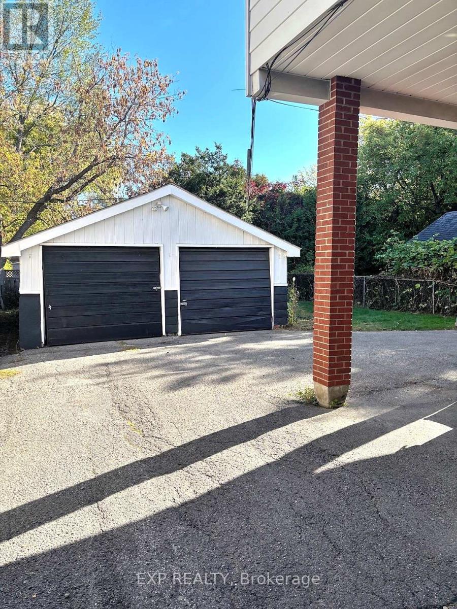 527 Laderoute Avenue, Ottawa, Ontario  K1Z 5V9 - Photo 4 - X12415152