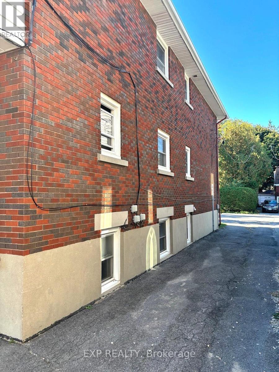 527 Laderoute Avenue, Ottawa, Ontario  K1Z 5V9 - Photo 9 - X12415152