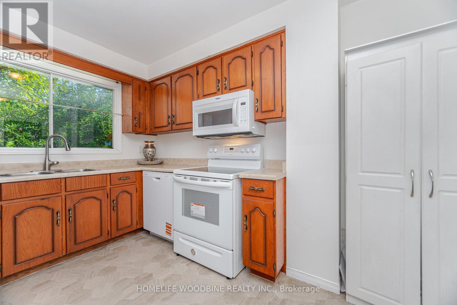 1431 Harmsworth Square, Oakville, Ontario  L6H 3E8 - Photo 14 - W12439690