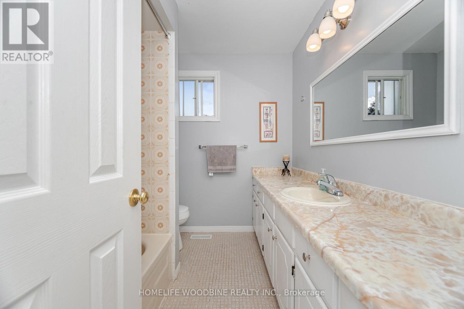 1431 Harmsworth Square, Oakville, Ontario  L6H 3E8 - Photo 25 - W12439690
