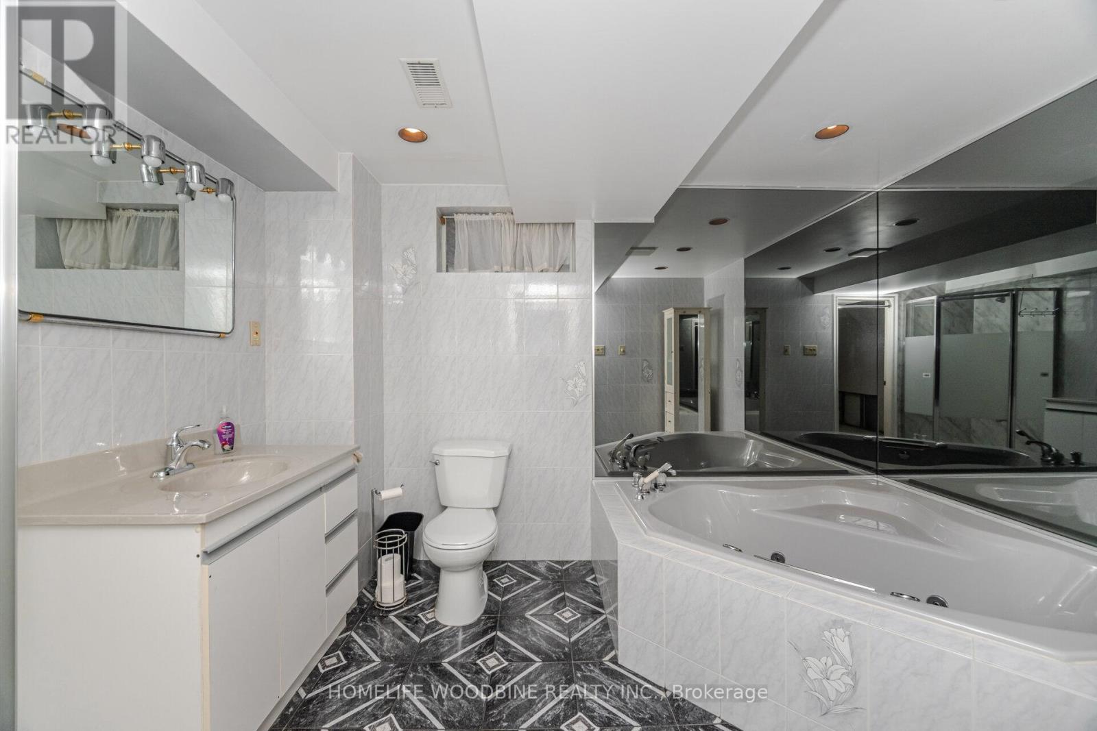 1431 Harmsworth Square, Oakville, Ontario  L6H 3E8 - Photo 46 - W12439690