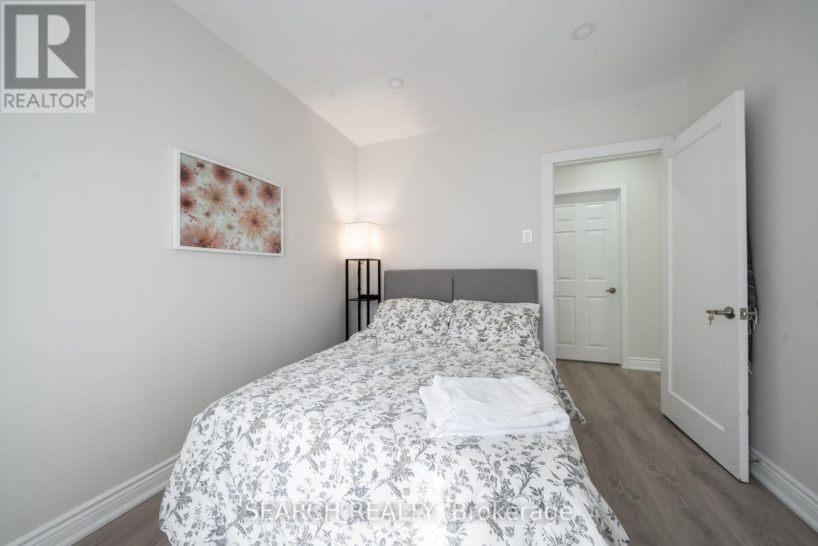 1079 Deta Road, Mississauga, Ontario  L5E 2R6 - Photo 14 - W12439738