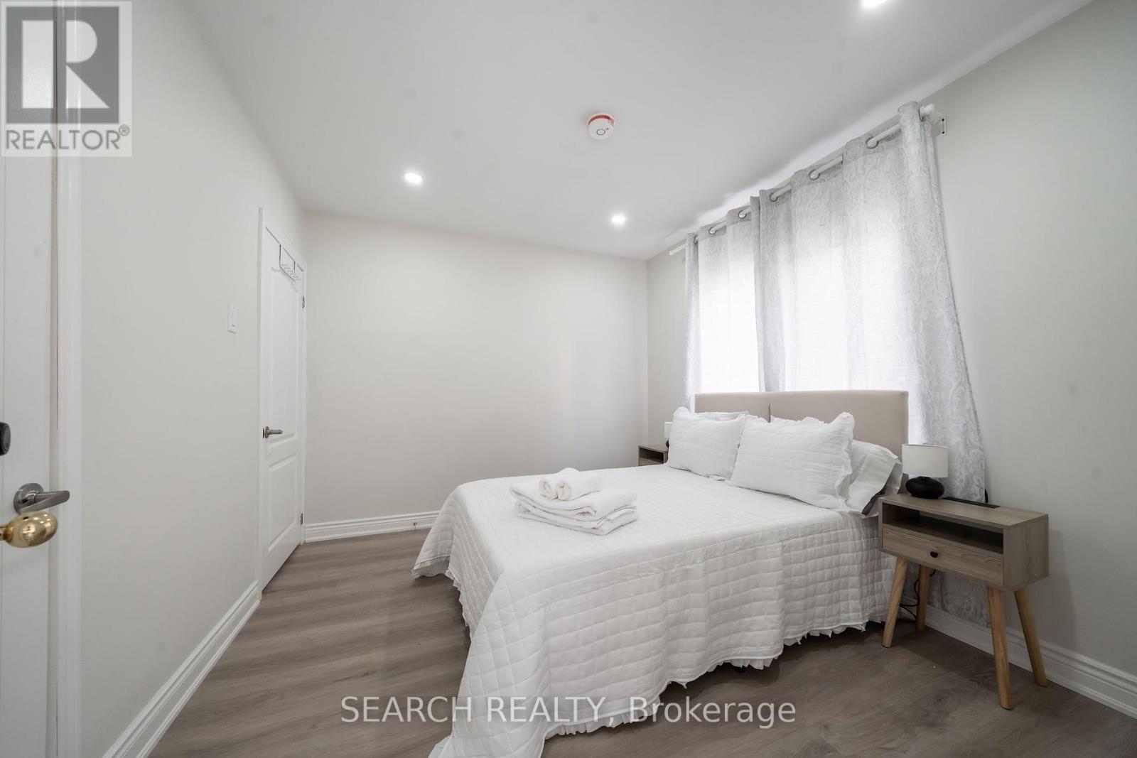1079 Deta Road, Mississauga, Ontario  L5E 2R6 - Photo 19 - W12439738