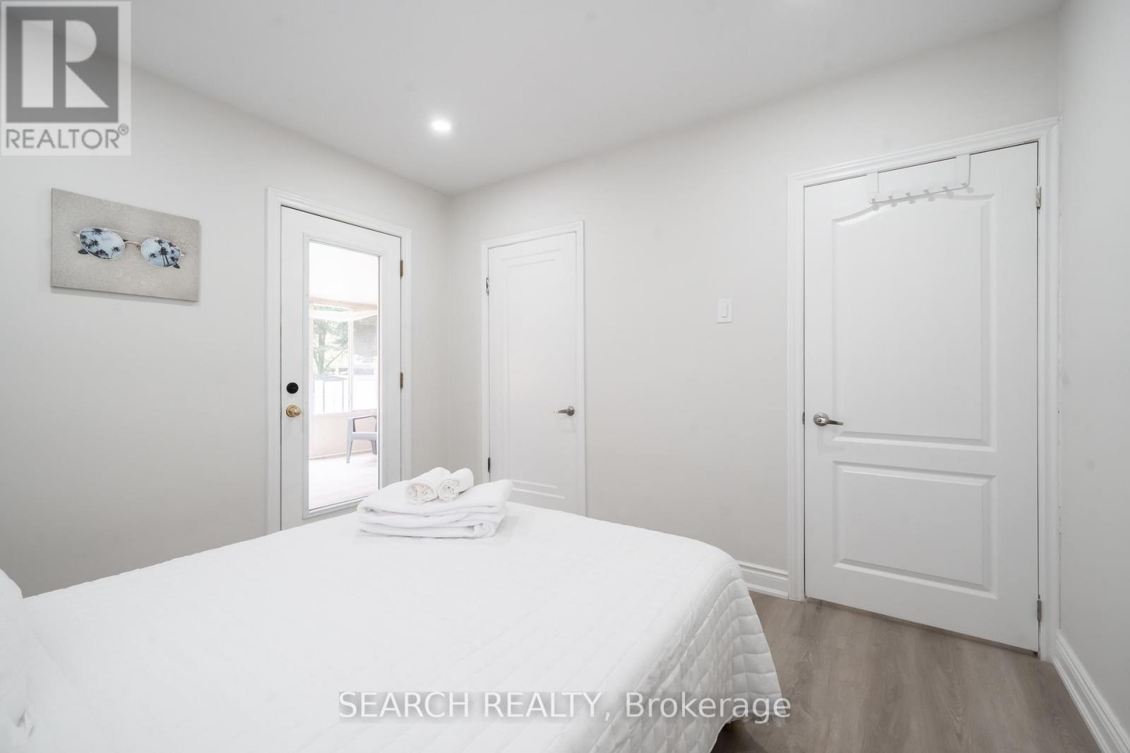 1079 Deta Road, Mississauga, Ontario  L5E 2R6 - Photo 21 - W12439738