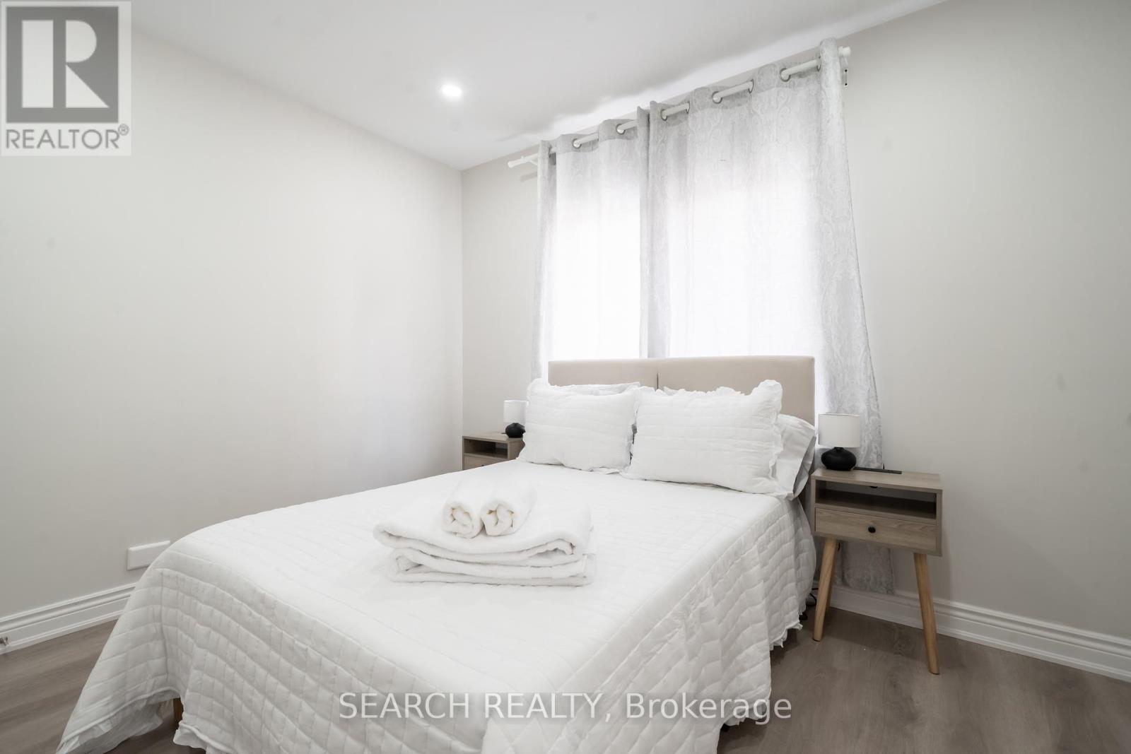 1079 Deta Road, Mississauga, Ontario  L5E 2R6 - Photo 22 - W12439738