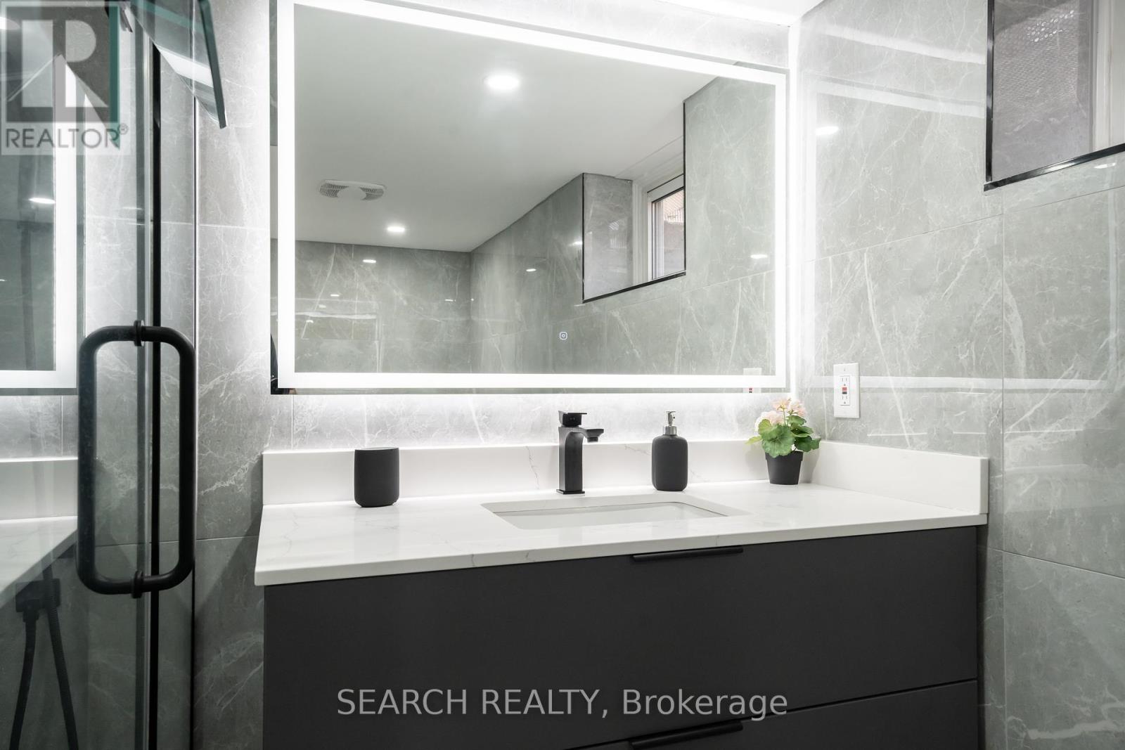 1079 Deta Road, Mississauga, Ontario  L5E 2R6 - Photo 31 - W12439738