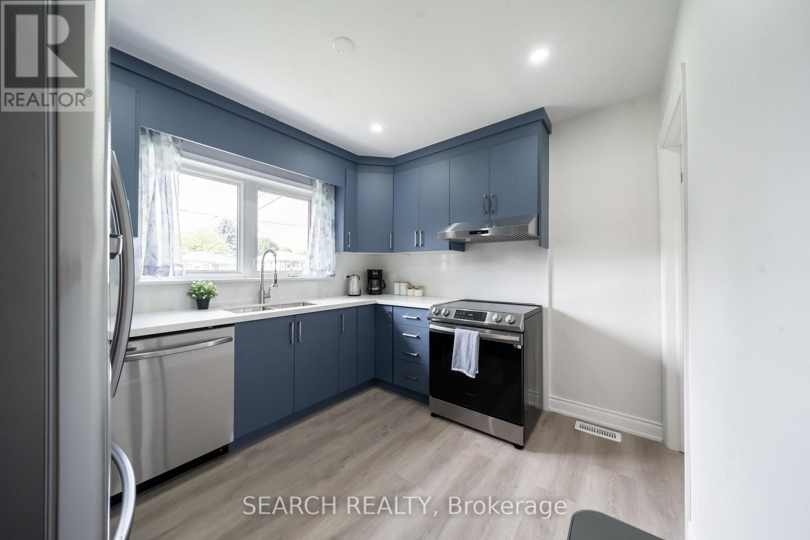1079 Deta Road, Mississauga, Ontario  L5E 2R6 - Photo 8 - W12439738