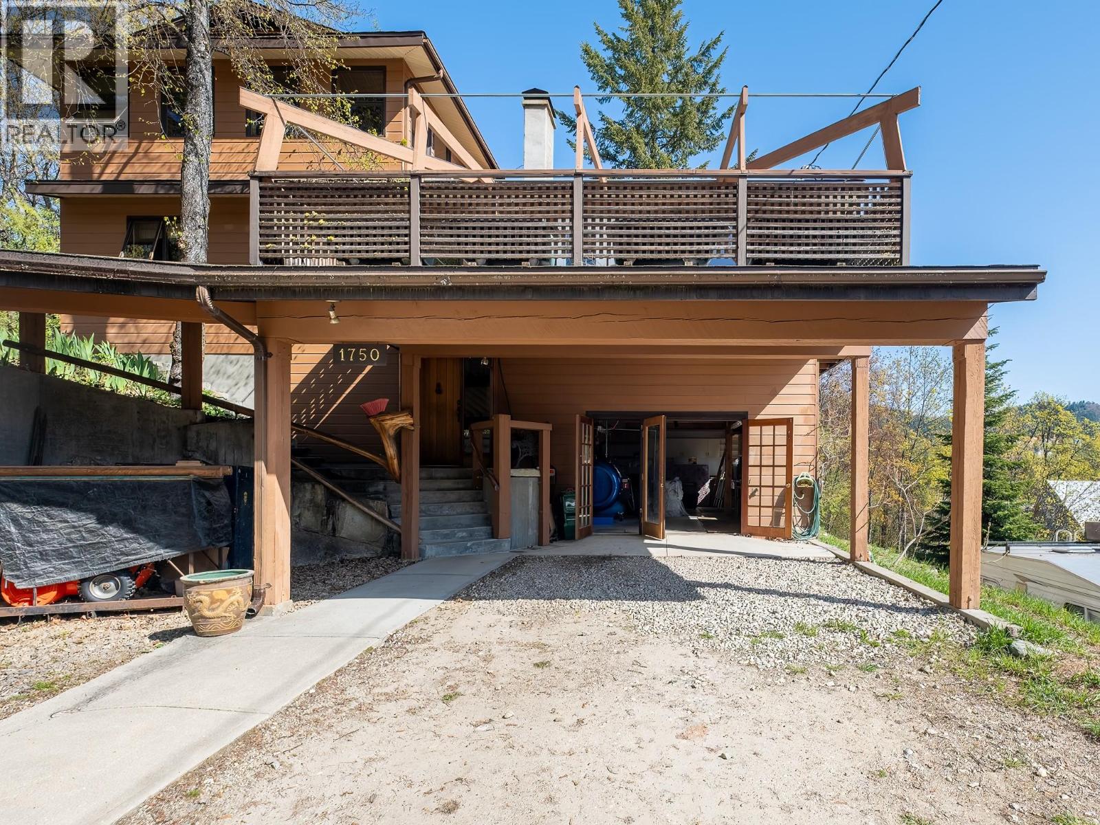 1750 Phoenix Avenue, Rossland, British Columbia  V0G 1Y0 - Photo 2 - 10345656