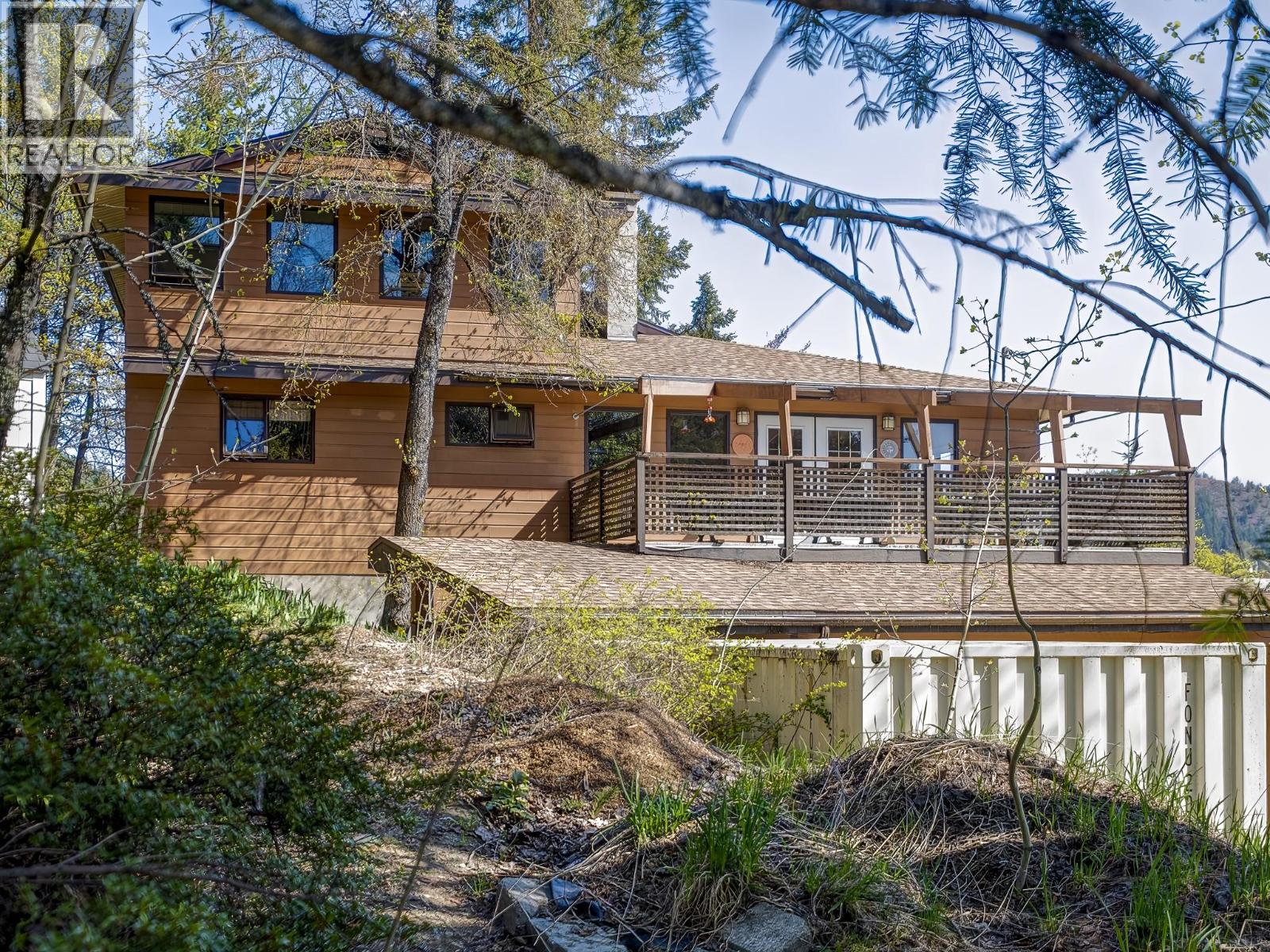 1750 Phoenix Avenue, Rossland, British Columbia  V0G 1Y0 - Photo 1 - 10345656