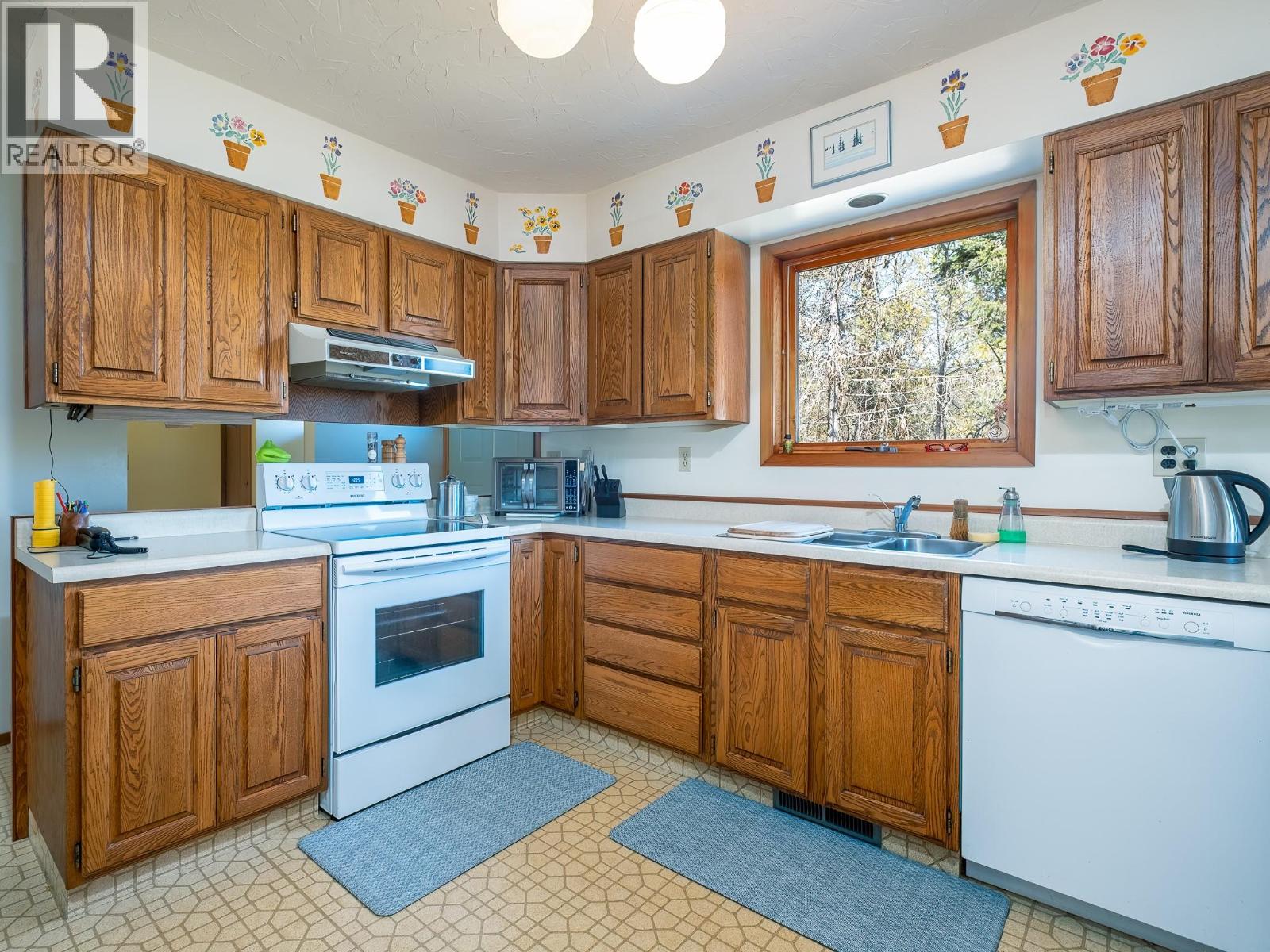1750 Phoenix Avenue, Rossland, British Columbia  V0G 1Y0 - Photo 14 - 10345656