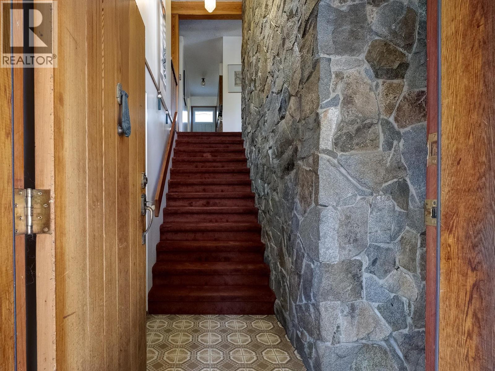 1750 Phoenix Avenue, Rossland, British Columbia  V0G 1Y0 - Photo 35 - 10345656
