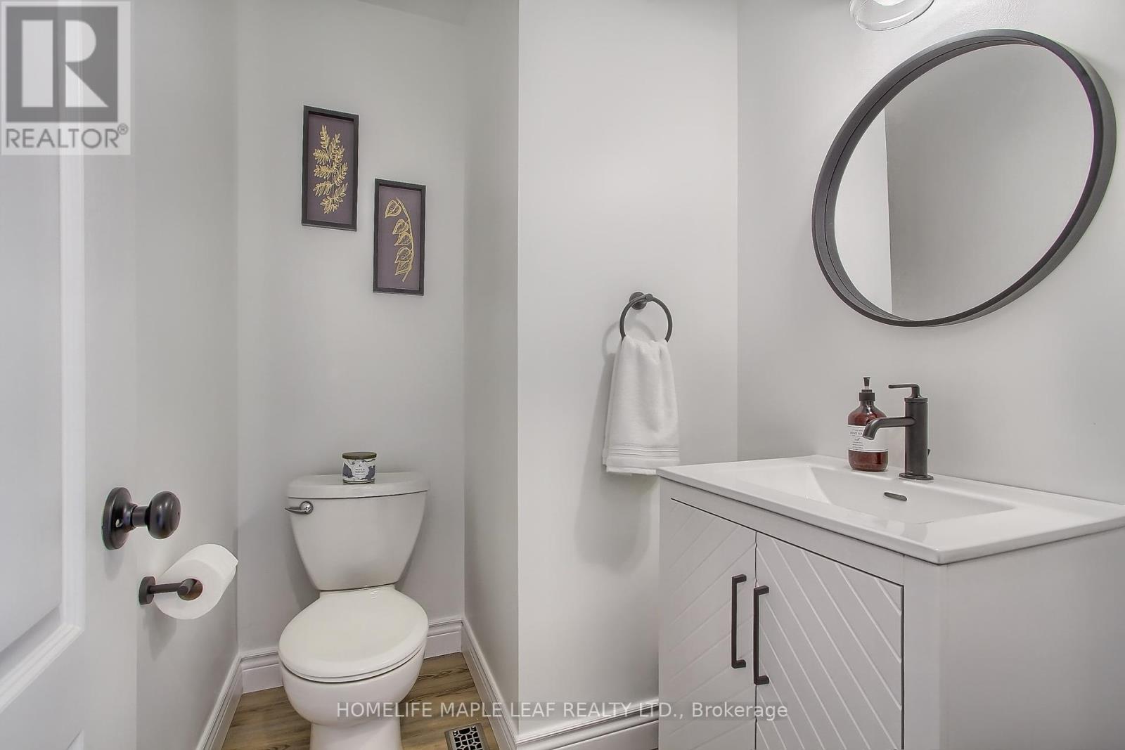39 Segwun Road, Hamilton, Ontario  L8B 0K2 - Photo 17 - X12439681