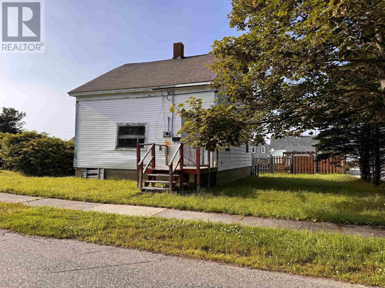 12 Butler Street, Yarmouth, Nova Scotia  B5A 3Y8 - Photo 3 - 202517703