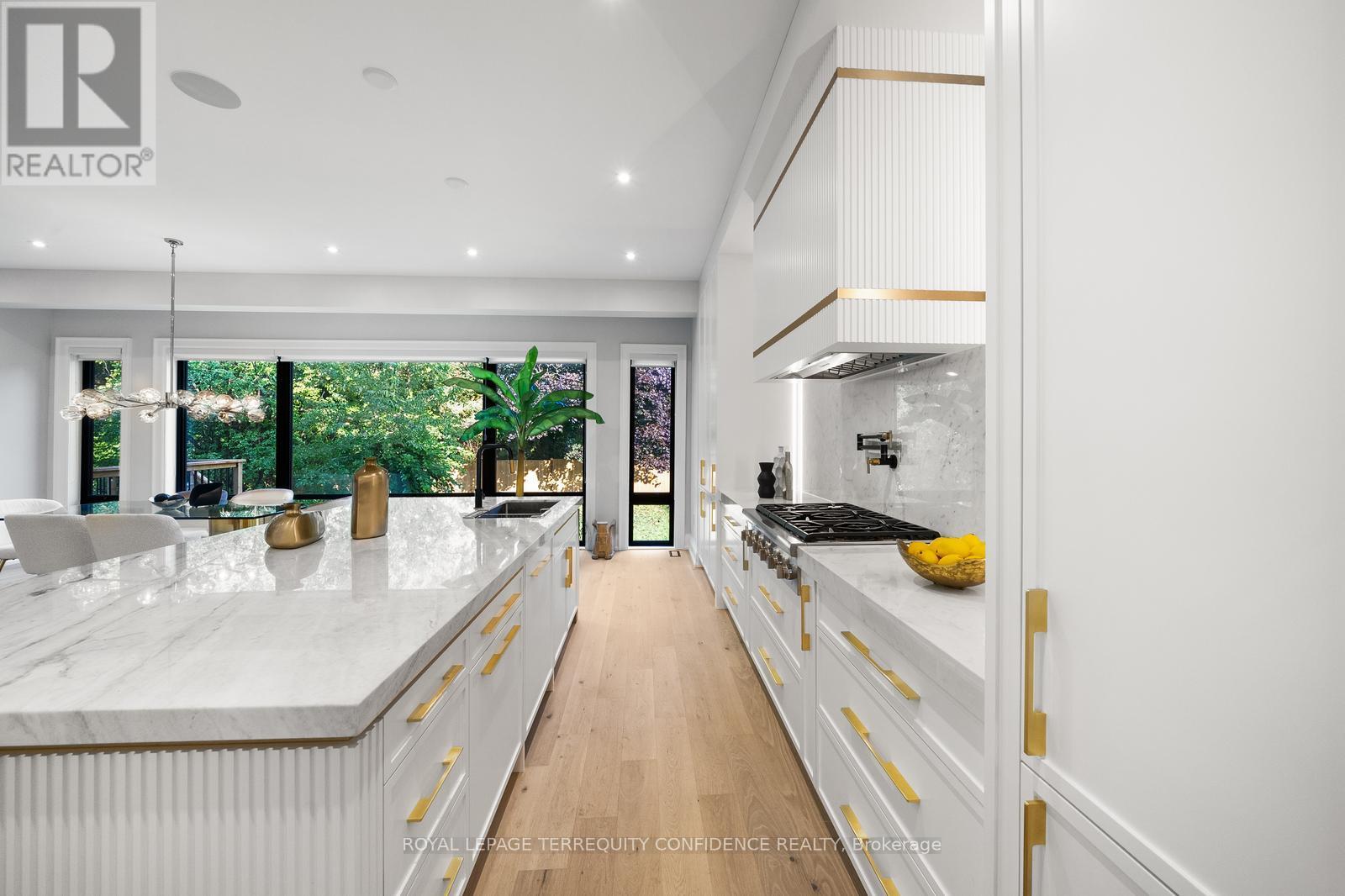 422 Hounslow Avenue, Toronto, Ontario  M2R 1H6 - Photo 11 - C12439779