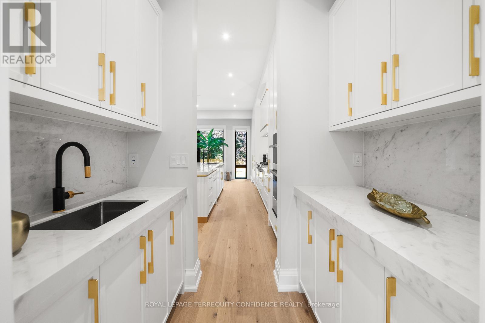 422 Hounslow Avenue, Toronto, Ontario  M2R 1H6 - Photo 13 - C12439779
