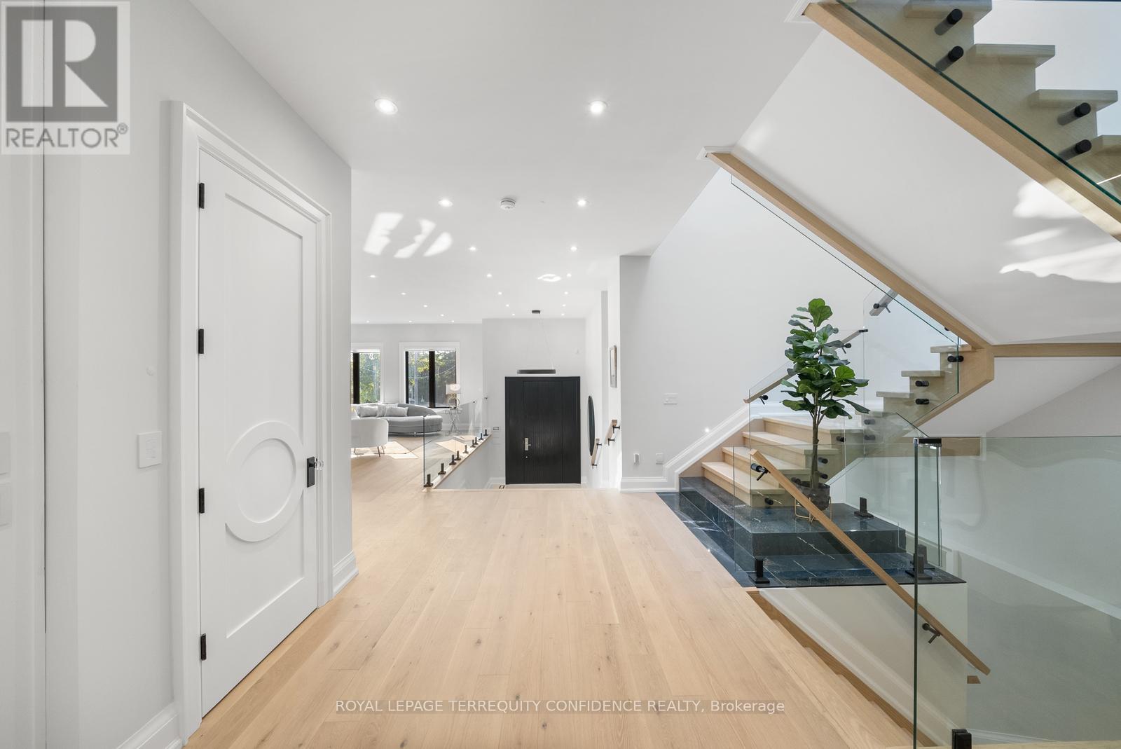 422 Hounslow Avenue, Toronto, Ontario  M2R 1H6 - Photo 7 - C12439779