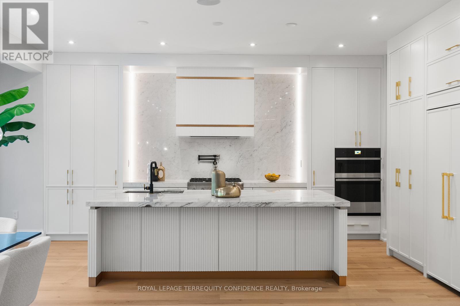 422 Hounslow Avenue, Toronto, Ontario  M2R 1H6 - Photo 8 - C12439779
