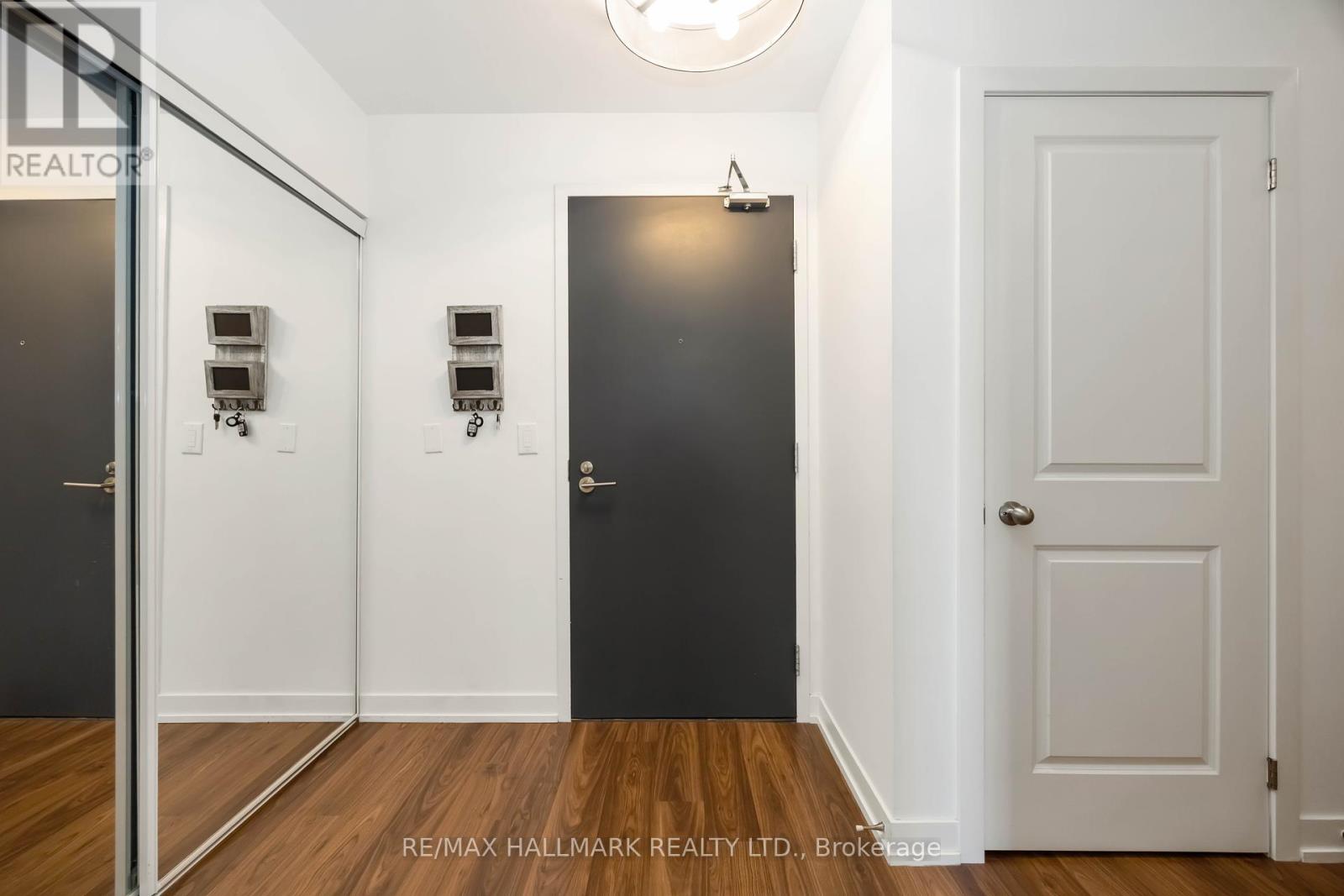 902 - 105 George Street, Toronto, Ontario  M5A 2N4 - Photo 3 - C12439792