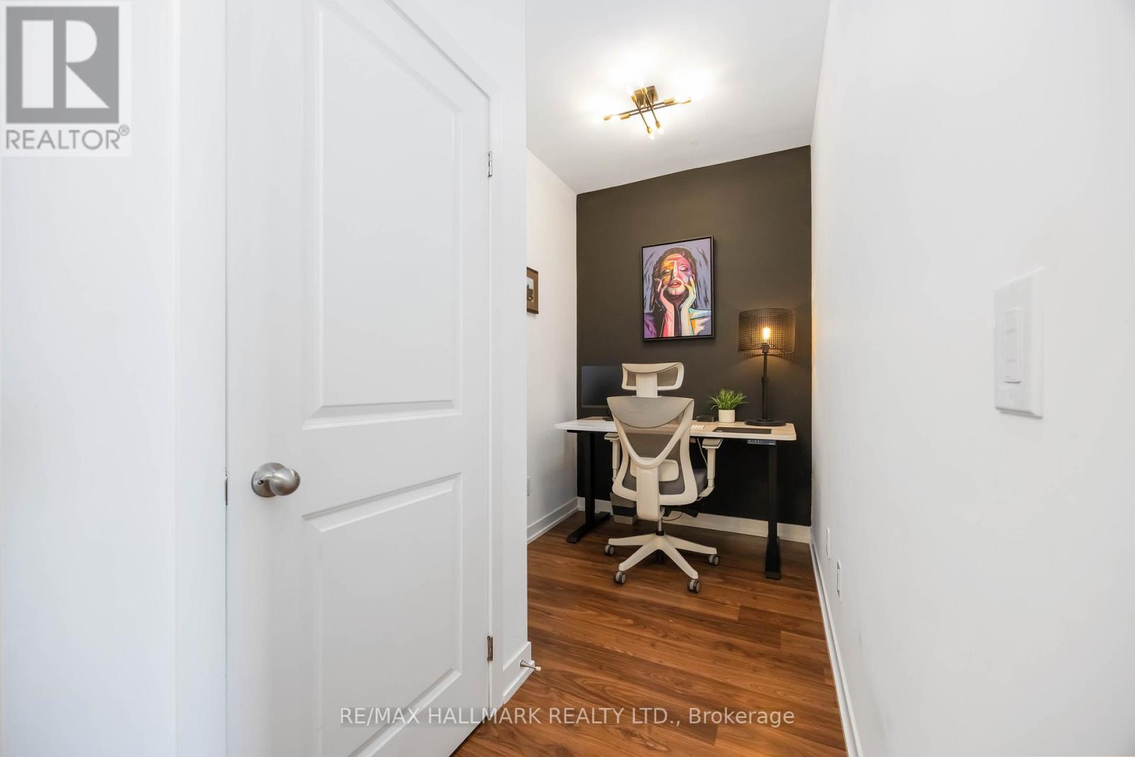 902 - 105 George Street, Toronto, Ontario  M5A 2N4 - Photo 4 - C12439792