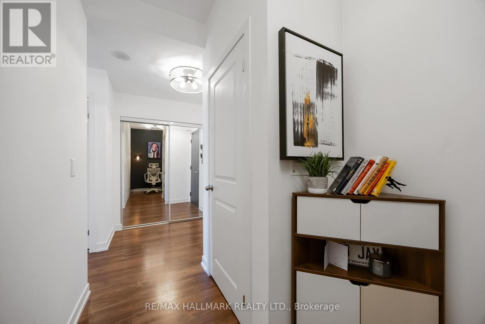 902 - 105 George Street, Toronto, Ontario  M5A 2N4 - Photo 6 - C12439792