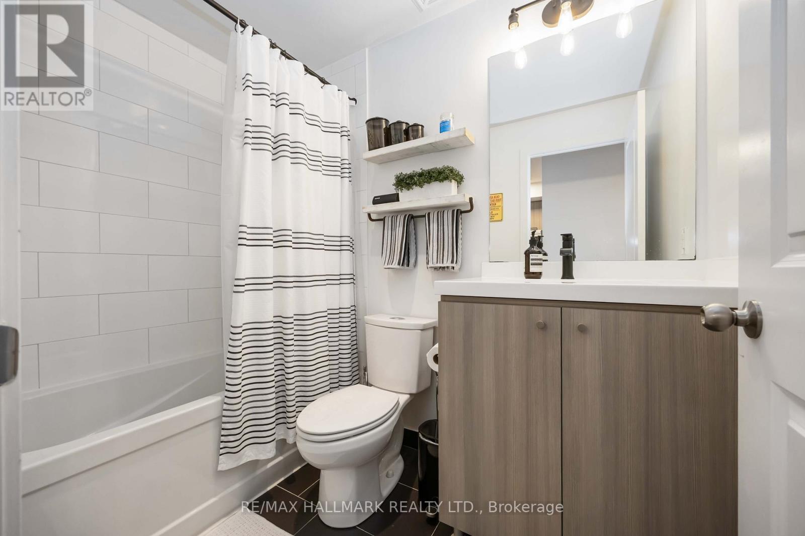 902 - 105 George Street, Toronto, Ontario  M5A 2N4 - Photo 8 - C12439792