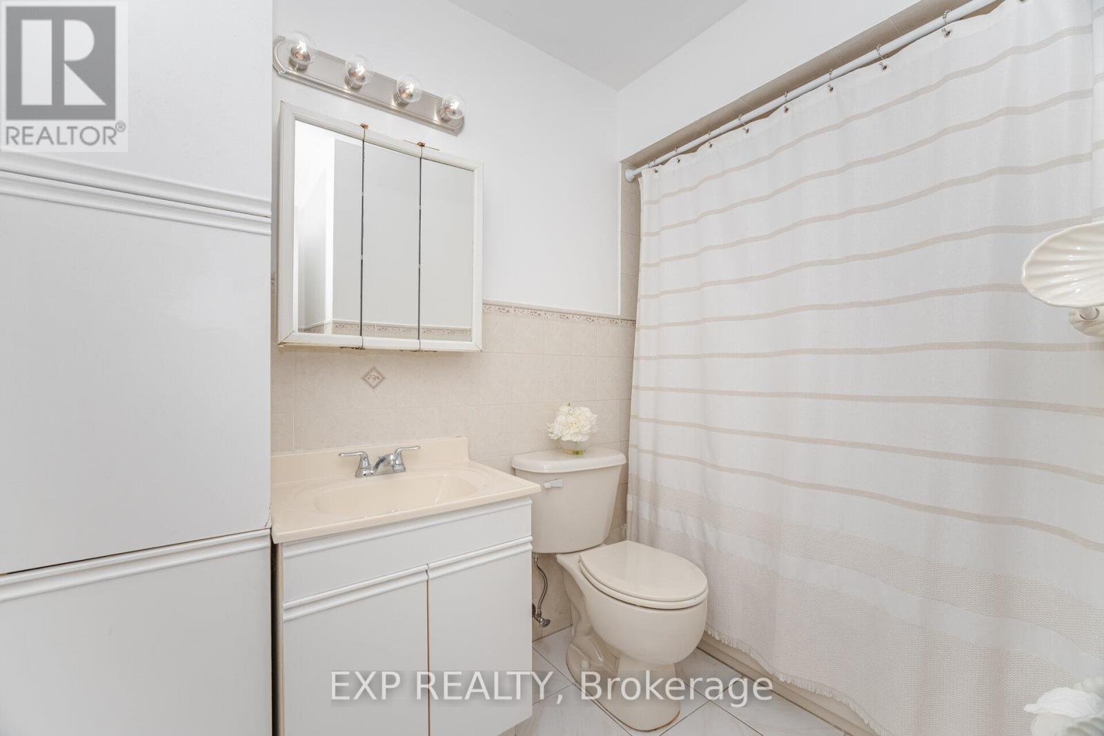 125 Hollyberry Trail, Toronto, Ontario  M2H 2P2 - Photo 14 - C12439827