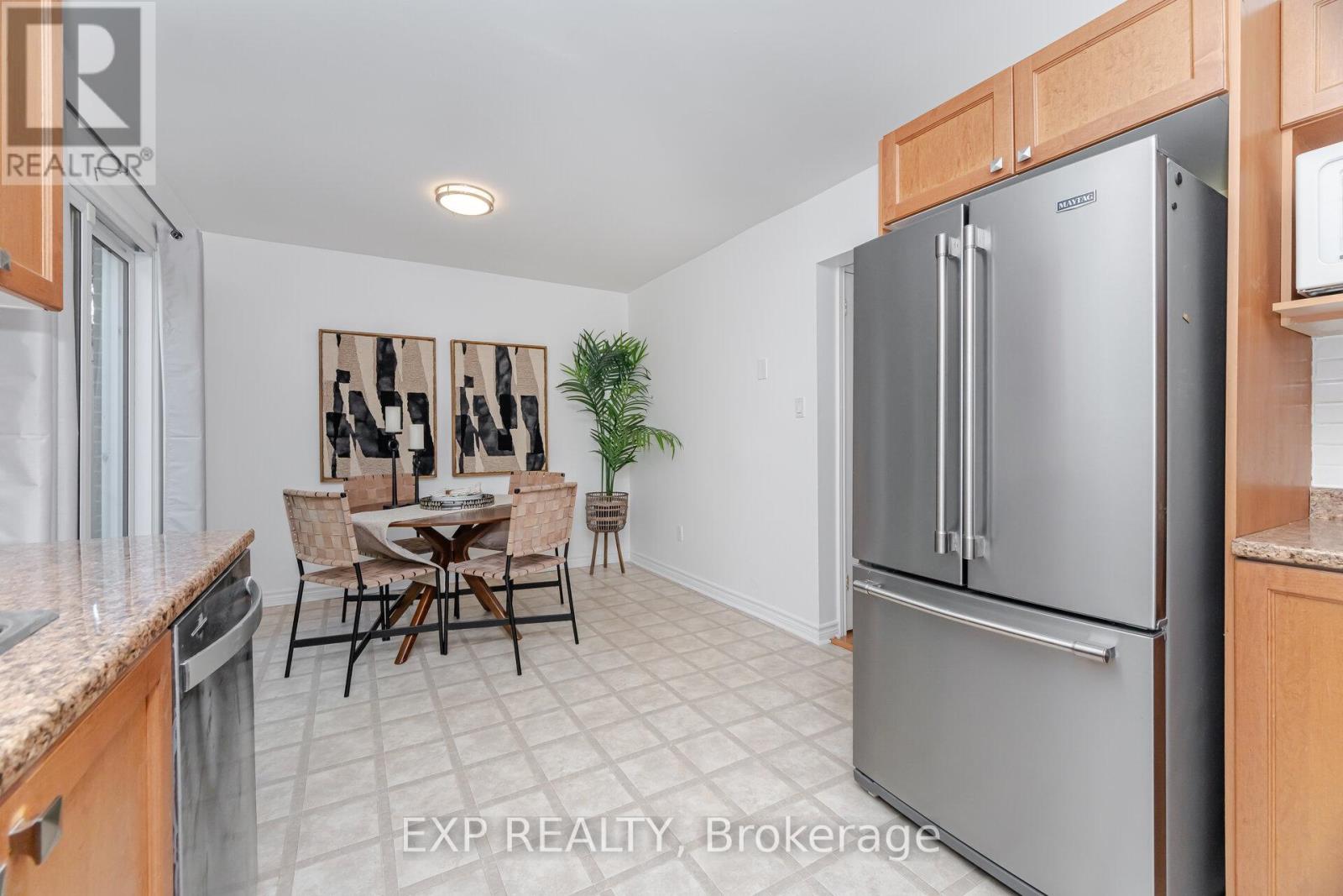 125 Hollyberry Trail, Toronto, Ontario  M2H 2P2 - Photo 6 - C12439827