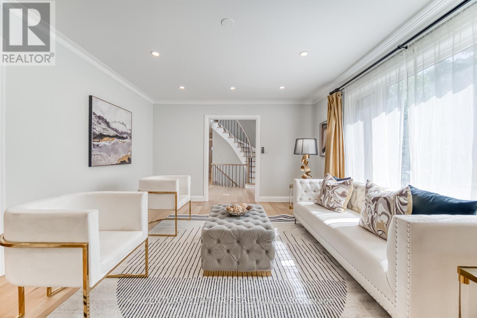56 Magpie Crescent, Toronto, Ontario  M2L 2E5 - Photo 2 - C12439834