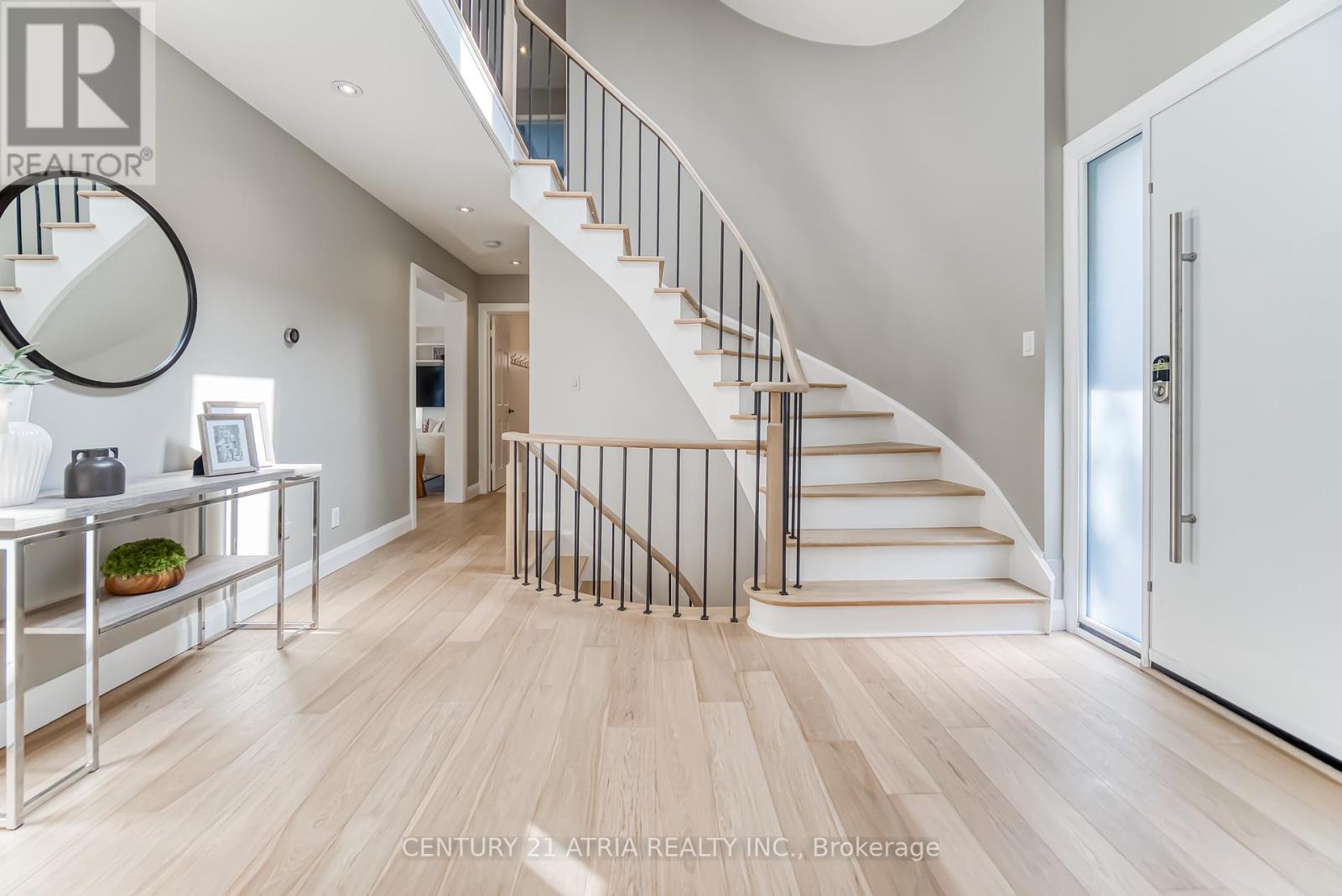 56 Magpie Crescent, Toronto, Ontario  M2L 2E5 - Photo 3 - C12439834