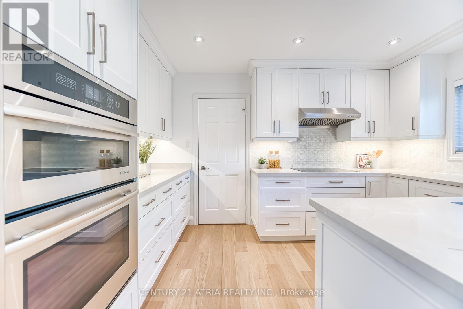 56 Magpie Crescent, Toronto, Ontario  M2L 2E5 - Photo 9 - C12439834