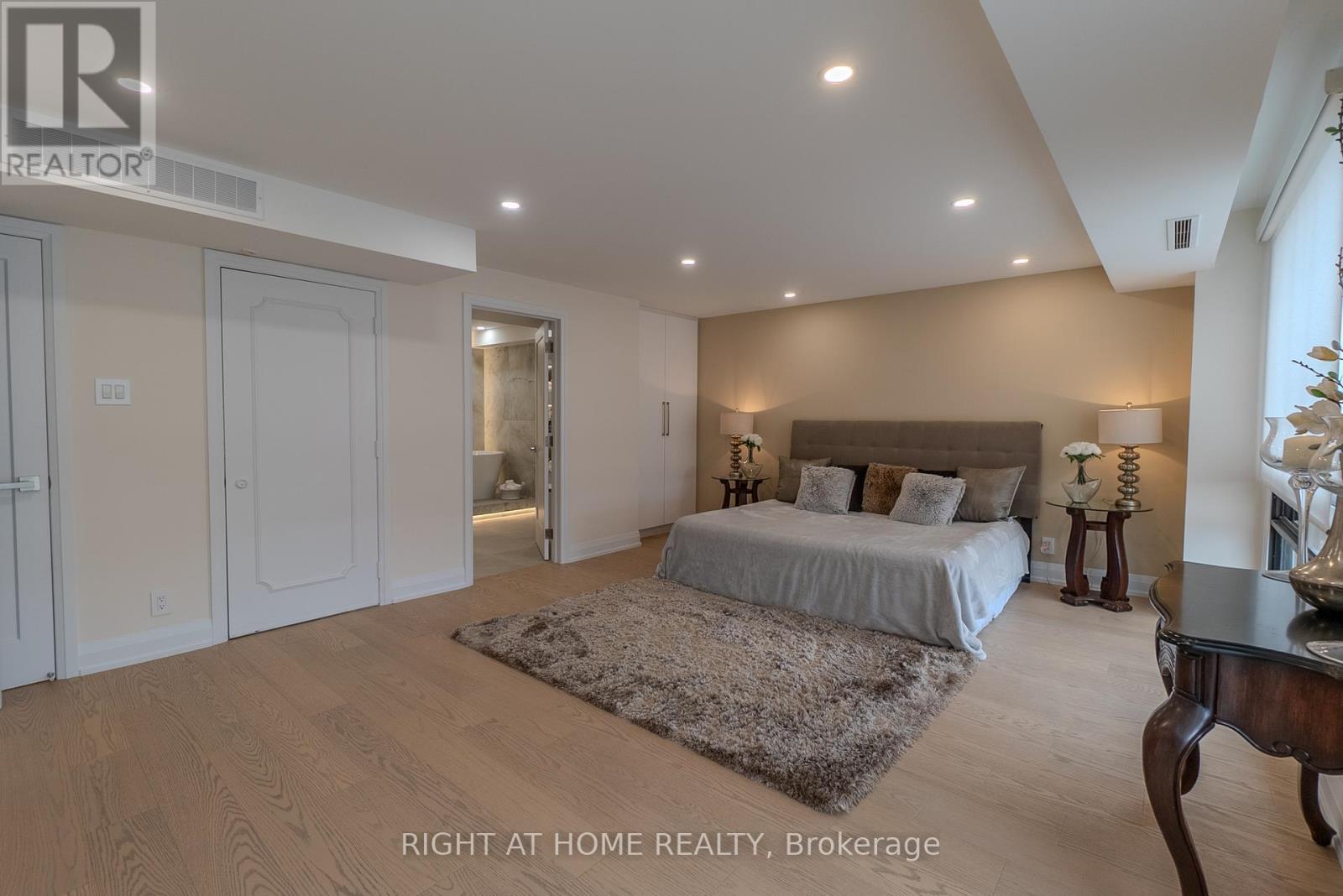 608 - 447 Walmer Road, Toronto, Ontario  M5P 2X9 - Photo 3 - C12439875