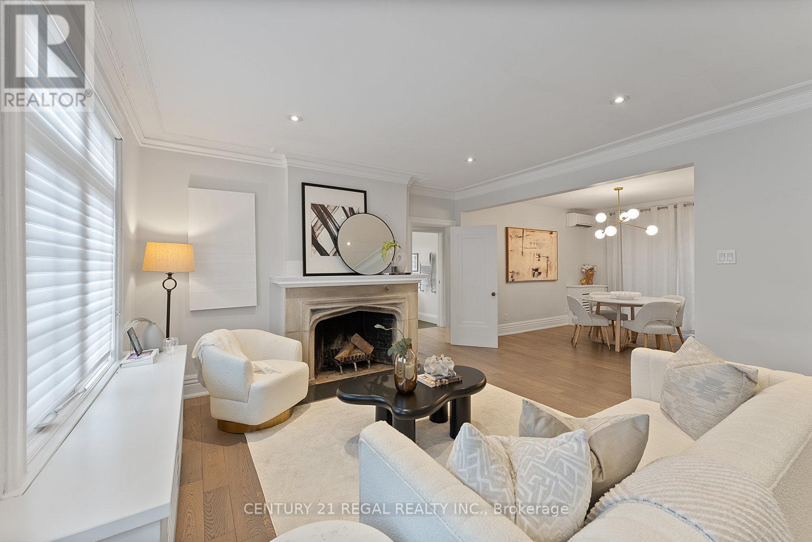 93 DOUGLAS CRESCENT, Toronto, Ontario