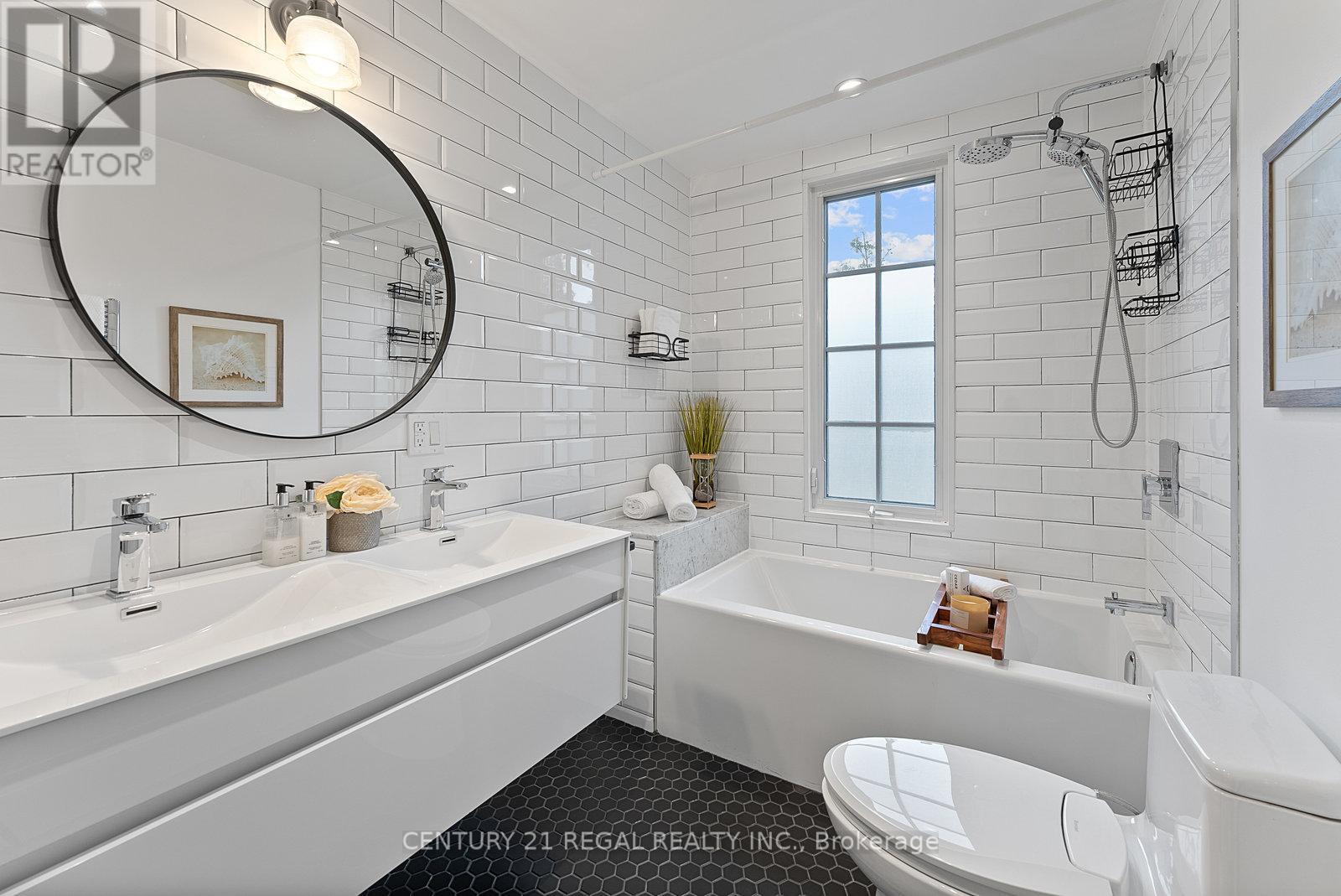 93 Douglas Crescent, Toronto, Ontario  M4W 2E6 - Photo 29 - C12439930