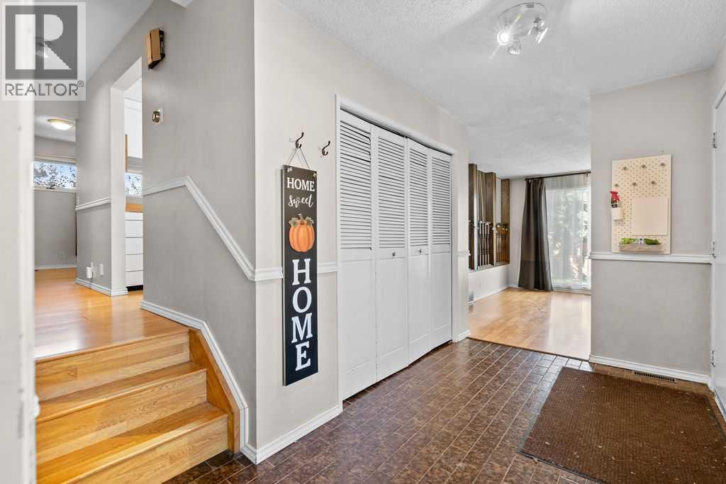 215 Ranchview Court Nw, Calgary, Alberta  T3G 1A5 - Photo 7 - A2253870