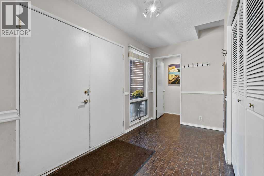 215 Ranchview Court Nw, Calgary, Alberta  T3G 1A5 - Photo 6 - A2253870