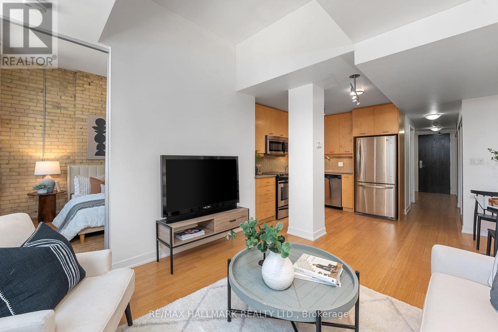 239 - 201 CARLAW AVENUE, Toronto, Ontario