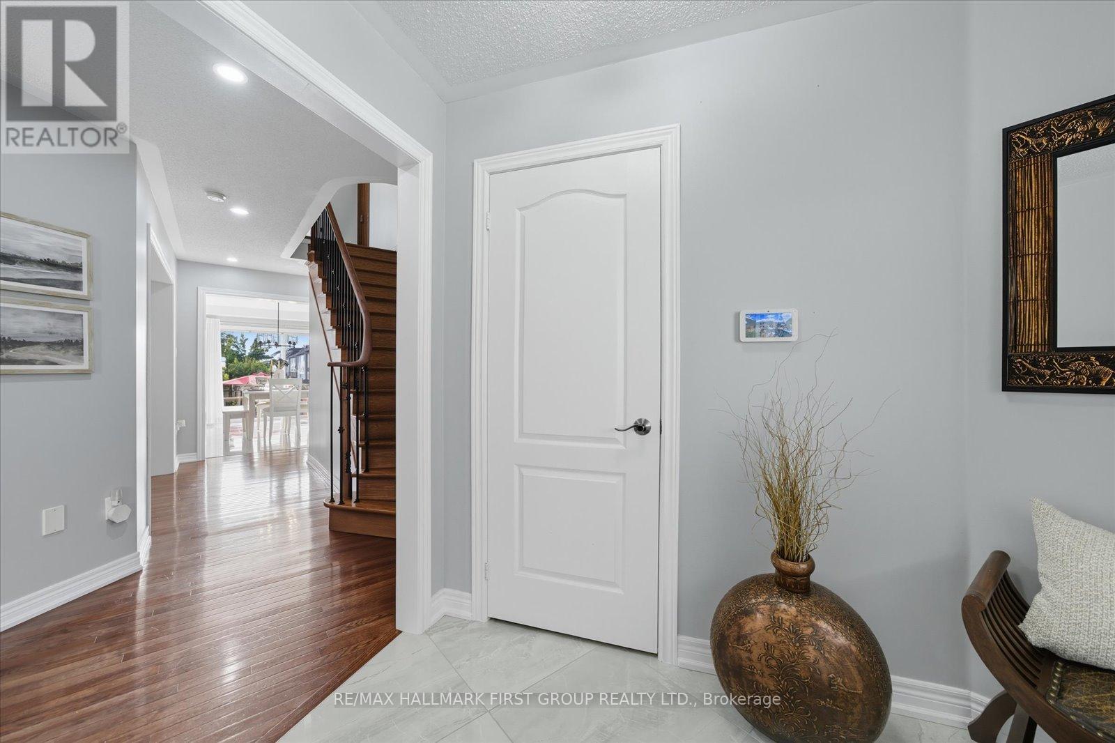73 Hoile Drive, Ajax, Ontario  L1Z 1N1 - Photo 4 - E12439953
