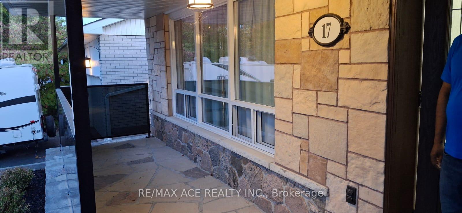 17 Janellan Terrace, Toronto, Ontario  M1E 3M8 - Photo 4 - E12439991