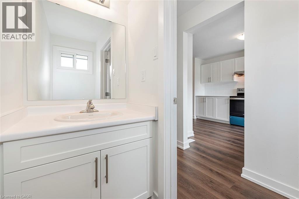 20 Anna Capri Drive Unit# 2, Hamilton, Ontario  L8W 1M6 - Photo 8 - 40775789