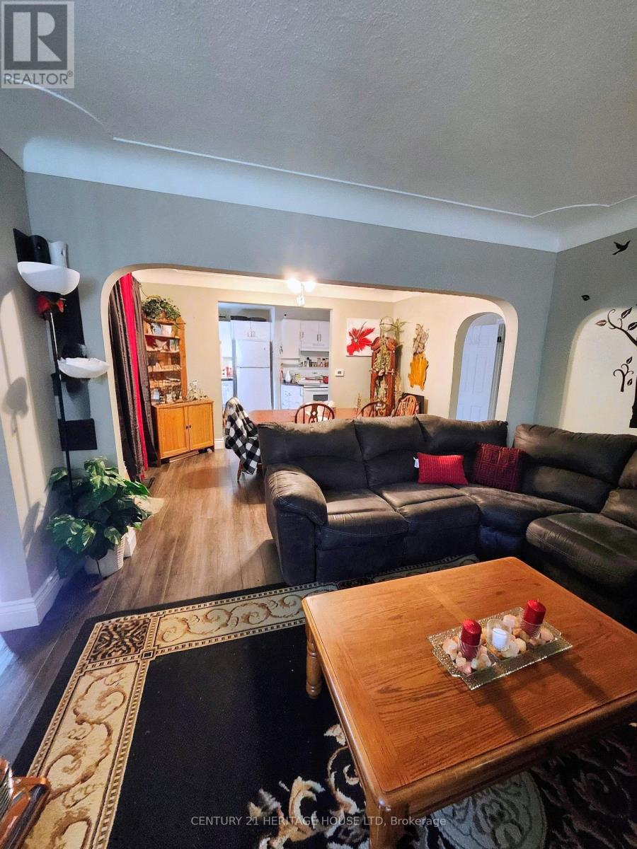 11 Barnes Street, St. Thomas, Ontario  N5R 2V3 - Photo 11 - X12440050
