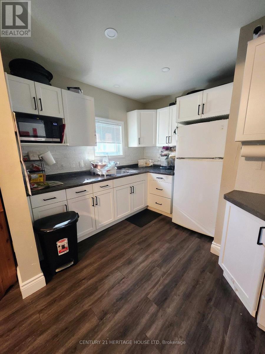 11 Barnes Street, St. Thomas, Ontario  N5R 2V3 - Photo 13 - X12440050