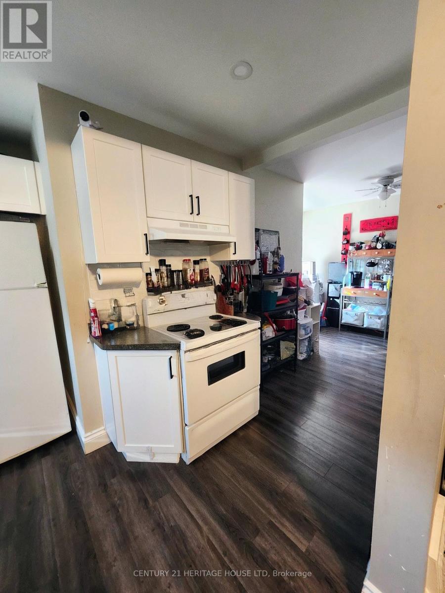 11 Barnes Street, St. Thomas, Ontario  N5R 2V3 - Photo 14 - X12440050