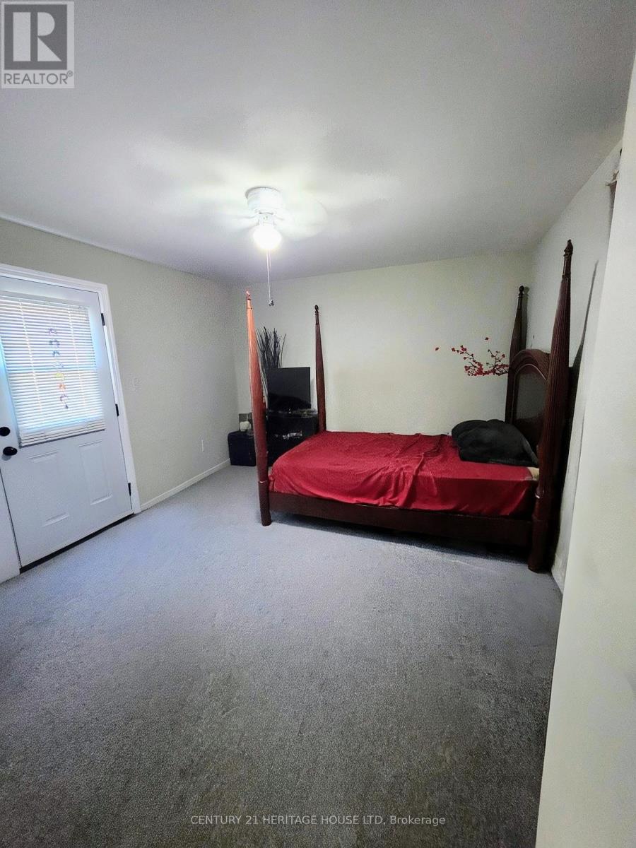 11 Barnes Street, St. Thomas, Ontario  N5R 2V3 - Photo 20 - X12440050