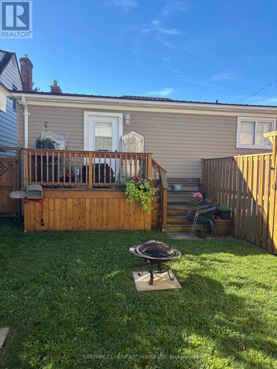 11 Barnes Street, St. Thomas, Ontario  N5R 2V3 - Photo 26 - X12440050