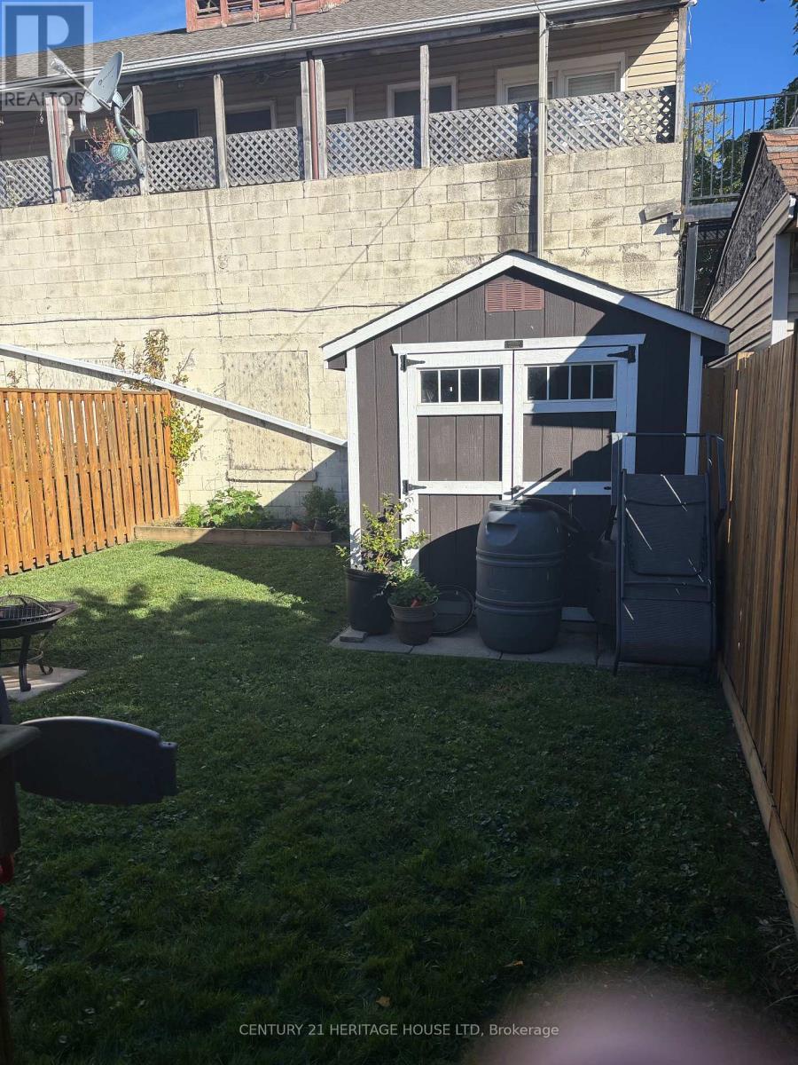 11 Barnes Street, St. Thomas, Ontario  N5R 2V3 - Photo 27 - X12440050