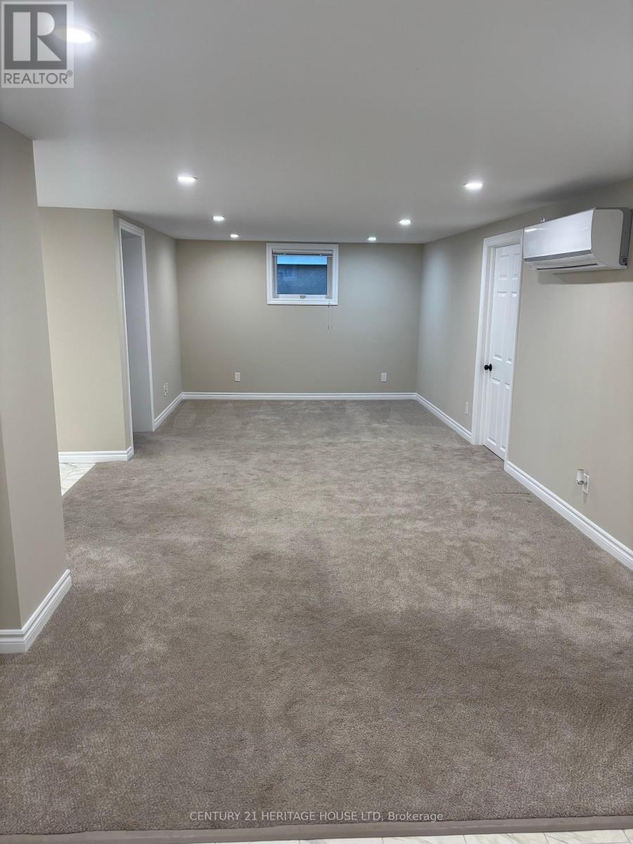 11 Barnes Street, St. Thomas, Ontario  N5R 2V3 - Photo 3 - X12440050