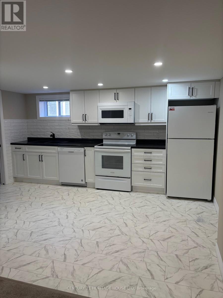 11 Barnes Street, St. Thomas, Ontario  N5R 2V3 - Photo 5 - X12440050