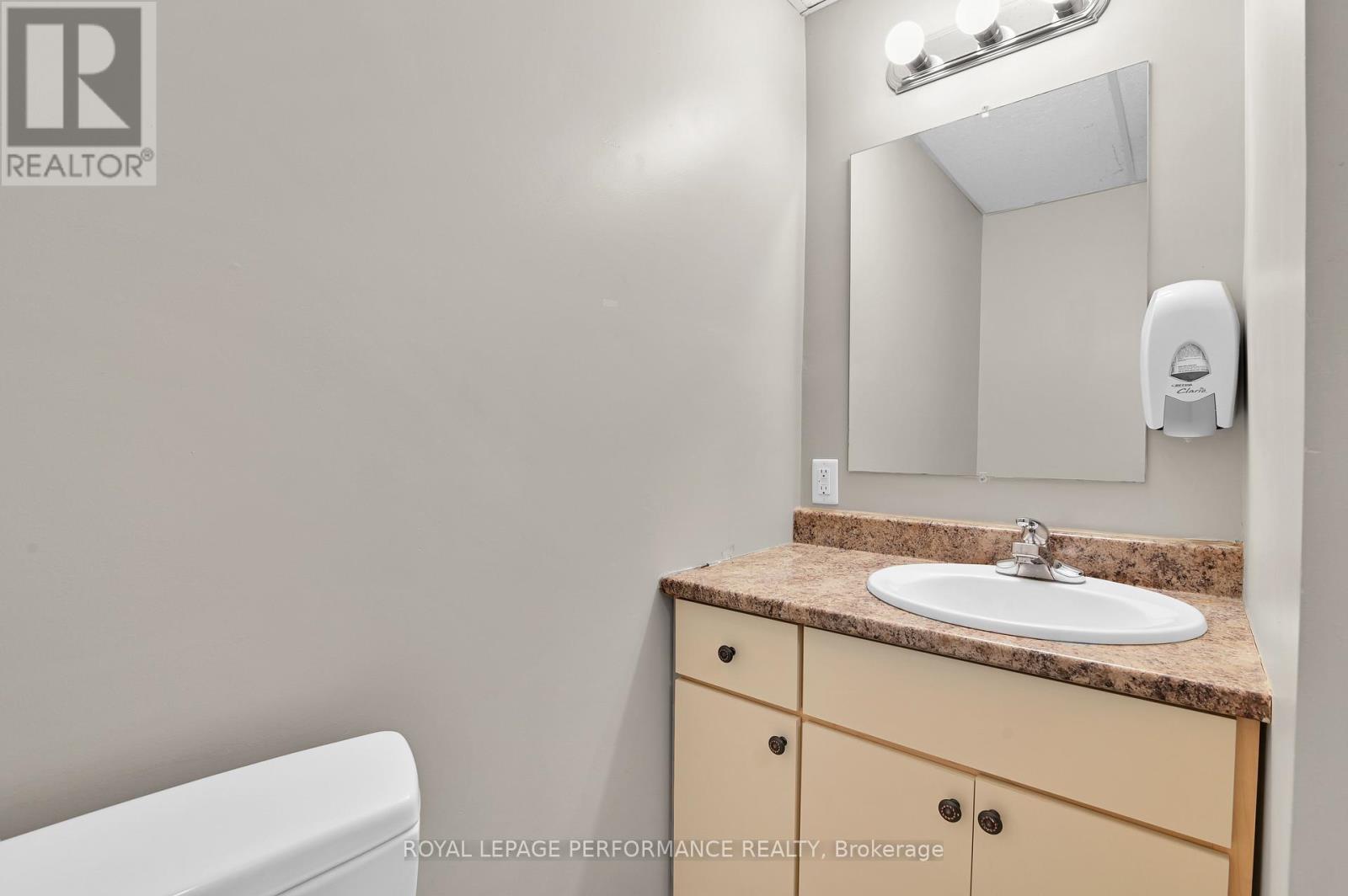 117 First Street E, Cornwall, Ontario  K6H 1K8 - Photo 22 - X12440056