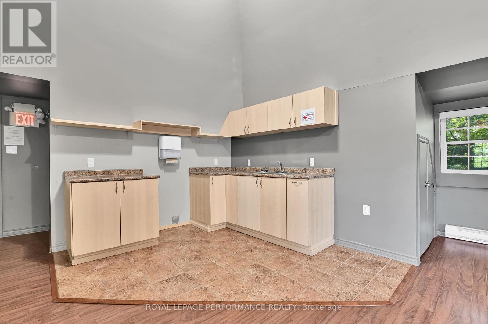 117 First Street E, Cornwall, Ontario  K6H 1K8 - Photo 28 - X12440056